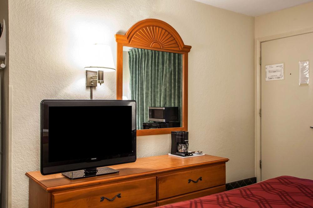 Economy Inn & Suites Hannibal Zewnętrze zdjęcie